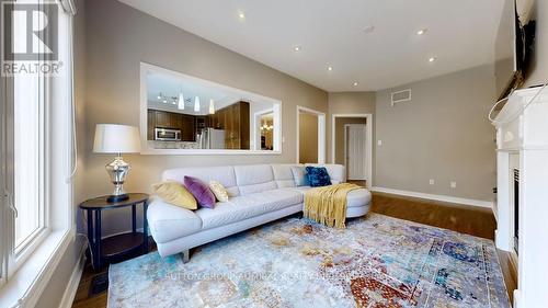 25 D'Eva Drive, Vaughan, ON - Indoor Photo Showing Living Room