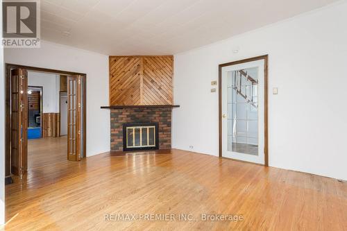 391 Queen Street, Newmarket (Central Newmarket), ON - Indoor Photo Showing Living Room With Fireplace