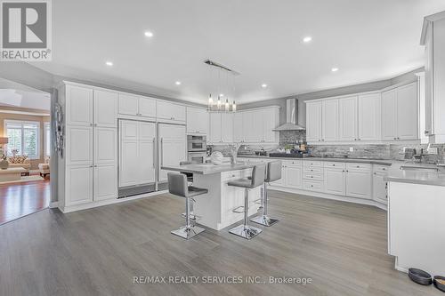 9 Garden Wood Avenue, Caledon, ON - Indoor Photo Showing Kitchen With Upgraded Kitchen