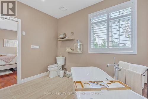 9 Garden Wood Avenue, Caledon, ON - Indoor Photo Showing Bathroom