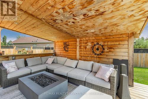 9 Garden Wood Avenue, Caledon, ON -  Photo Showing Living Room