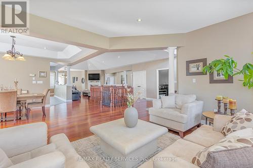 9 Garden Wood Avenue, Caledon, ON - Indoor Photo Showing Living Room