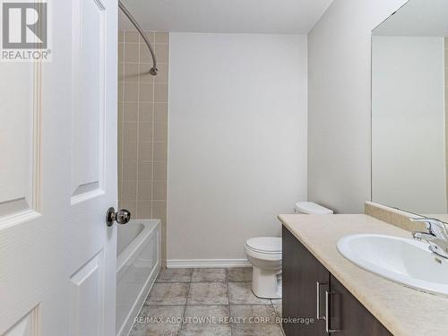 8715 Dogwood Crescent, Niagara Falls, ON - Indoor Photo Showing Bathroom