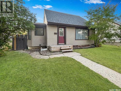 420 5Th Avenue Nw, Swift Current, SK - Outdoor