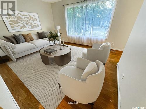 420 5Th Avenue Nw, Swift Current, SK - Indoor Photo Showing Living Room