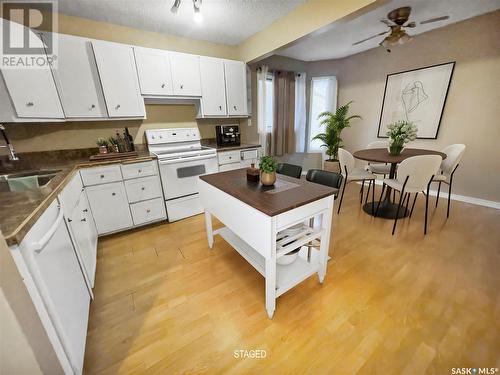 420 5Th Avenue Nw, Swift Current, SK - Indoor Photo Showing Kitchen