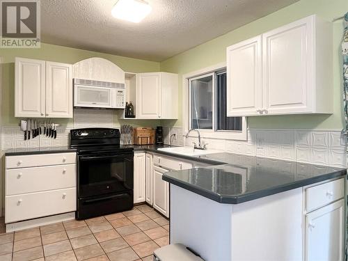 3418 Liard Court, West Kelowna, BC - Indoor Photo Showing Kitchen