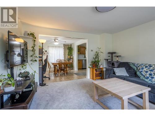 4132 Crozier Road, Spallumcheen, BC - Indoor Photo Showing Living Room