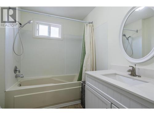 4132 Crozier Road, Spallumcheen, BC - Indoor Photo Showing Bathroom