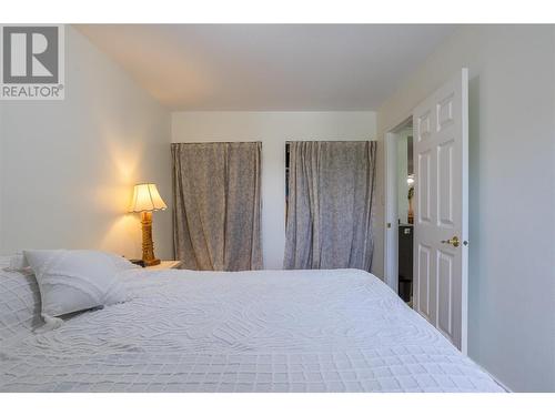 4132 Crozier Road, Spallumcheen, BC - Indoor Photo Showing Bedroom