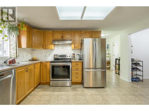 4132 Crozier Road, Spallumcheen, BC - Indoor Photo Showing Kitchen