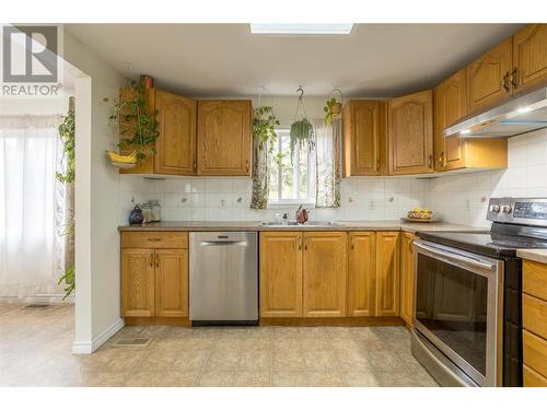 4132 Crozier Road, Spallumcheen, BC - Indoor Photo Showing Kitchen