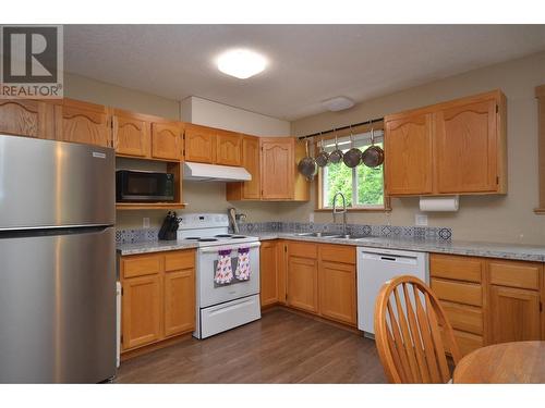 5787 Tuktakamin Road, Falkland, BC - Indoor Photo Showing Kitchen With Double Sink