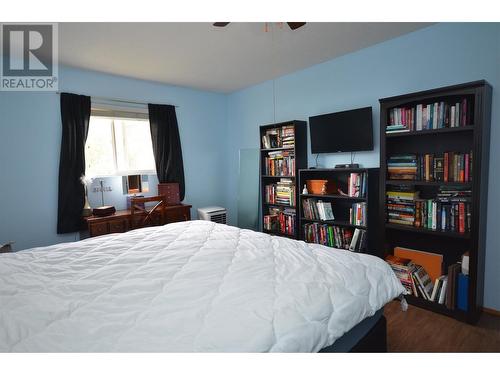 5787 Tuktakamin Road, Falkland, BC - Indoor Photo Showing Bedroom