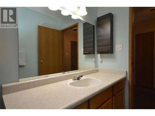 5787 Tuktakamin Road, Falkland, BC - Indoor Photo Showing Bathroom