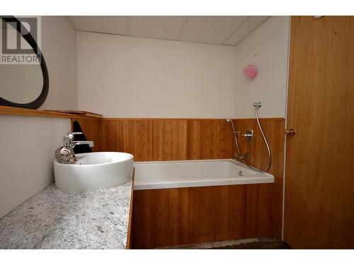 5787 Tuktakamin Road, Falkland, BC - Indoor Photo Showing Bathroom