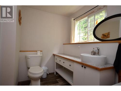 5787 Tuktakamin Road, Falkland, BC - Indoor Photo Showing Bathroom