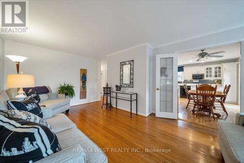 254 Confederation Drive, Toronto, ON - Indoor Photo Showing Living Room