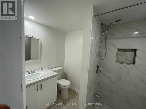 27 Brisbourne Grove E, Toronto, ON - Indoor Photo Showing Bathroom