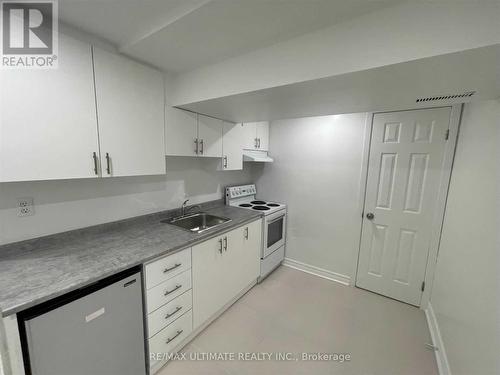 27 Brisbourne Grove E, Toronto, ON - Indoor Photo Showing Kitchen