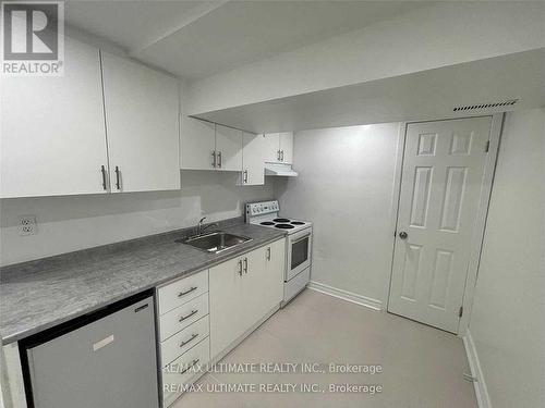 27 Brisbourne Grove E, Toronto (Malvern), ON - Indoor Photo Showing Kitchen