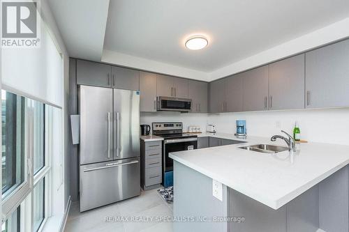 15 - 195 Veterans Drive, Brampton (Brampton West), ON - Indoor Photo Showing Kitchen With Stainless Steel Kitchen With Double Sink With Upgraded Kitchen