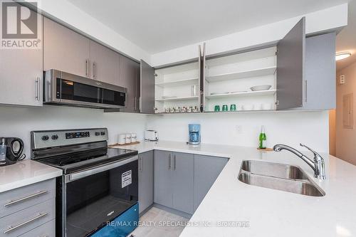 15 - 195 Veterans Drive, Brampton, ON - Indoor Photo Showing Kitchen With Double Sink With Upgraded Kitchen