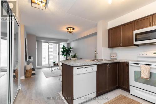 1001 - 5 Michael Power Place, Toronto (Islington-City Centre West), ON - Indoor Photo Showing Kitchen