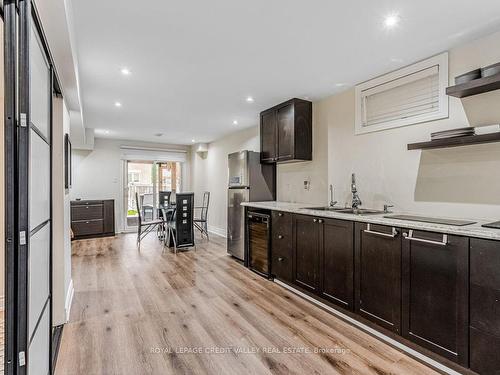 25 La Roche Ave Ave, Halton Hills, ON - Indoor Photo Showing Kitchen With Double Sink