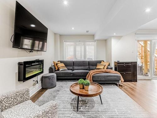 25 La Roche Ave Ave, Halton Hills, ON - Indoor Photo Showing Living Room With Fireplace