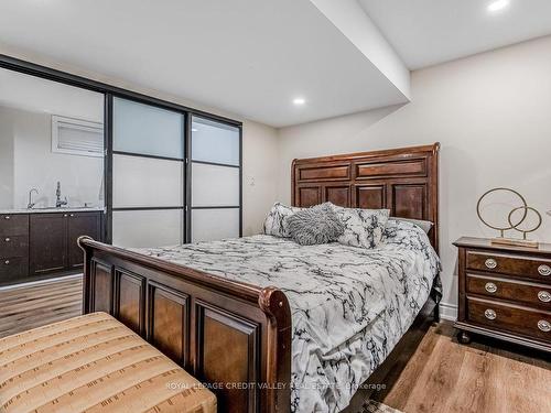 25 La Roche Ave Ave, Halton Hills, ON - Indoor Photo Showing Bedroom