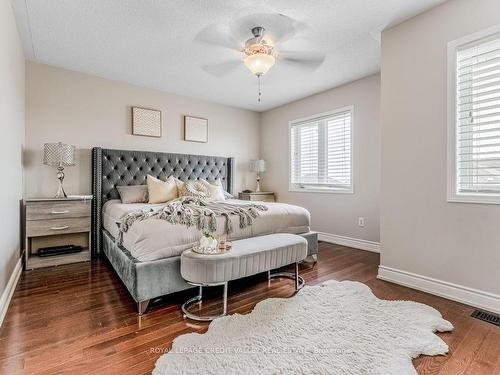 25 La Roche Ave Ave, Halton Hills, ON - Indoor Photo Showing Bedroom