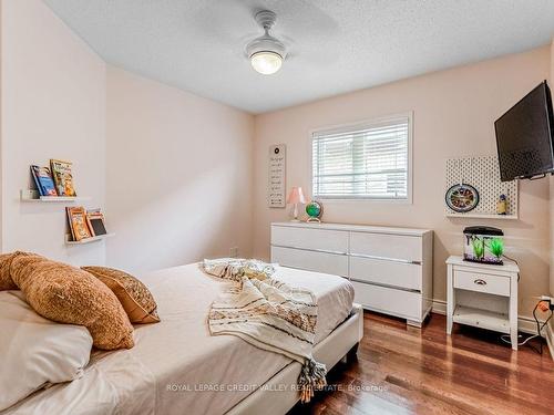 25 La Roche Ave Ave, Halton Hills, ON - Indoor Photo Showing Bedroom