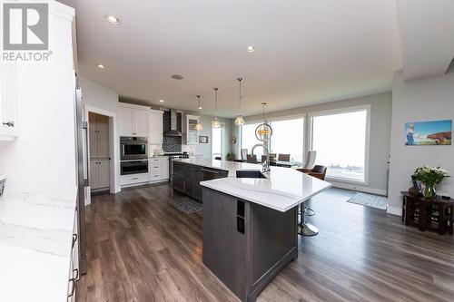 2170 Crosshill Drive, Kamloops, BC - Indoor Photo Showing Kitchen With Upgraded Kitchen