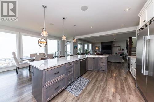 2170 Crosshill Drive, Kamloops, BC - Indoor Photo Showing Kitchen With Upgraded Kitchen