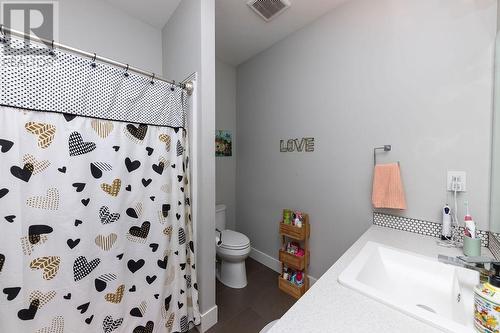 2170 Crosshill Drive, Kamloops, BC - Indoor Photo Showing Bathroom