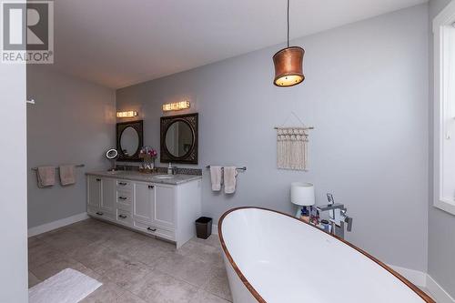 2170 Crosshill Drive, Kamloops, BC - Indoor Photo Showing Bathroom