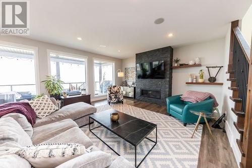 2170 Crosshill Drive, Kamloops, BC - Indoor Photo Showing Living Room With Fireplace