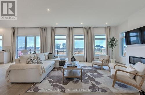 4055 Winterberry Drive, London, ON - Indoor Photo Showing Living Room