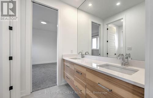 4055 Winterberry Drive, London, ON - Indoor Photo Showing Bathroom