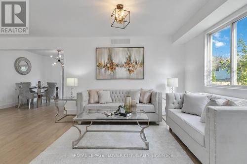 452 Exmouth Circle, London, ON - Indoor Photo Showing Living Room