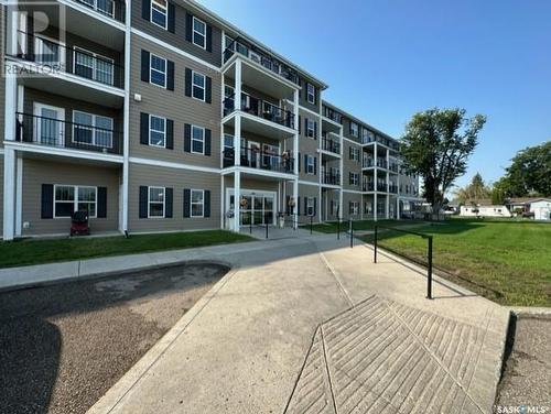 303 680 7Th Avenue E, Melville, SK - Outdoor With Balcony With Facade