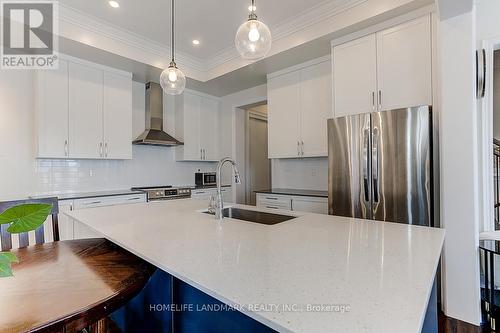 1301 Felicity Gardens, Oakville, ON - Indoor Photo Showing Kitchen With Upgraded Kitchen