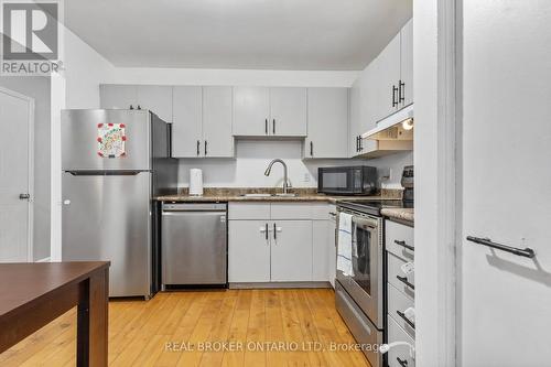 4 - 131 Bonaventure Drive, London, ON - Indoor Photo Showing Kitchen