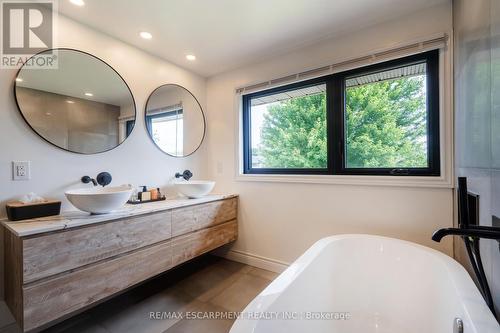 858 Fernhill Boulevard N, Oshawa, ON - Indoor Photo Showing Bathroom