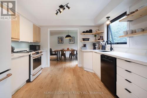 858 Fernhill Boulevard N, Oshawa, ON - Indoor Photo Showing Kitchen