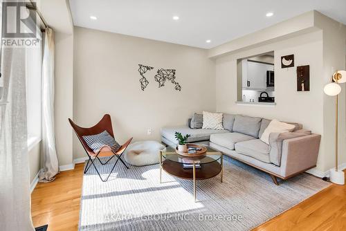 2070 Glenhampton Road, Oakville (West Oak Trails), ON - Indoor Photo Showing Living Room