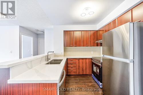 2307 - 38 Lee Centre Drive, Toronto (Woburn), ON - Indoor Photo Showing Kitchen With Double Sink