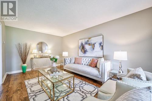 345 Manhattan Drive, Markham (Markville), ON - Indoor Photo Showing Living Room