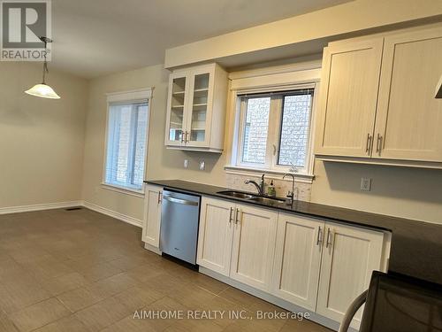 229 Paradelle Drive, Richmond Hill (Oak Ridges Lake Wilcox), ON - Indoor Photo Showing Kitchen With Double Sink